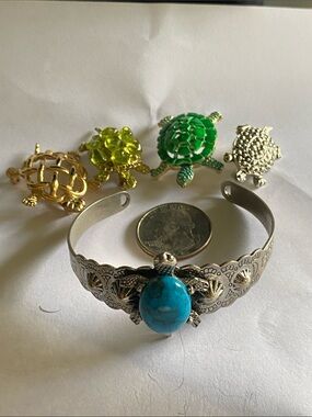 5 Piece Vintage jewelry bundle deal includes one bracelet and four brooches
